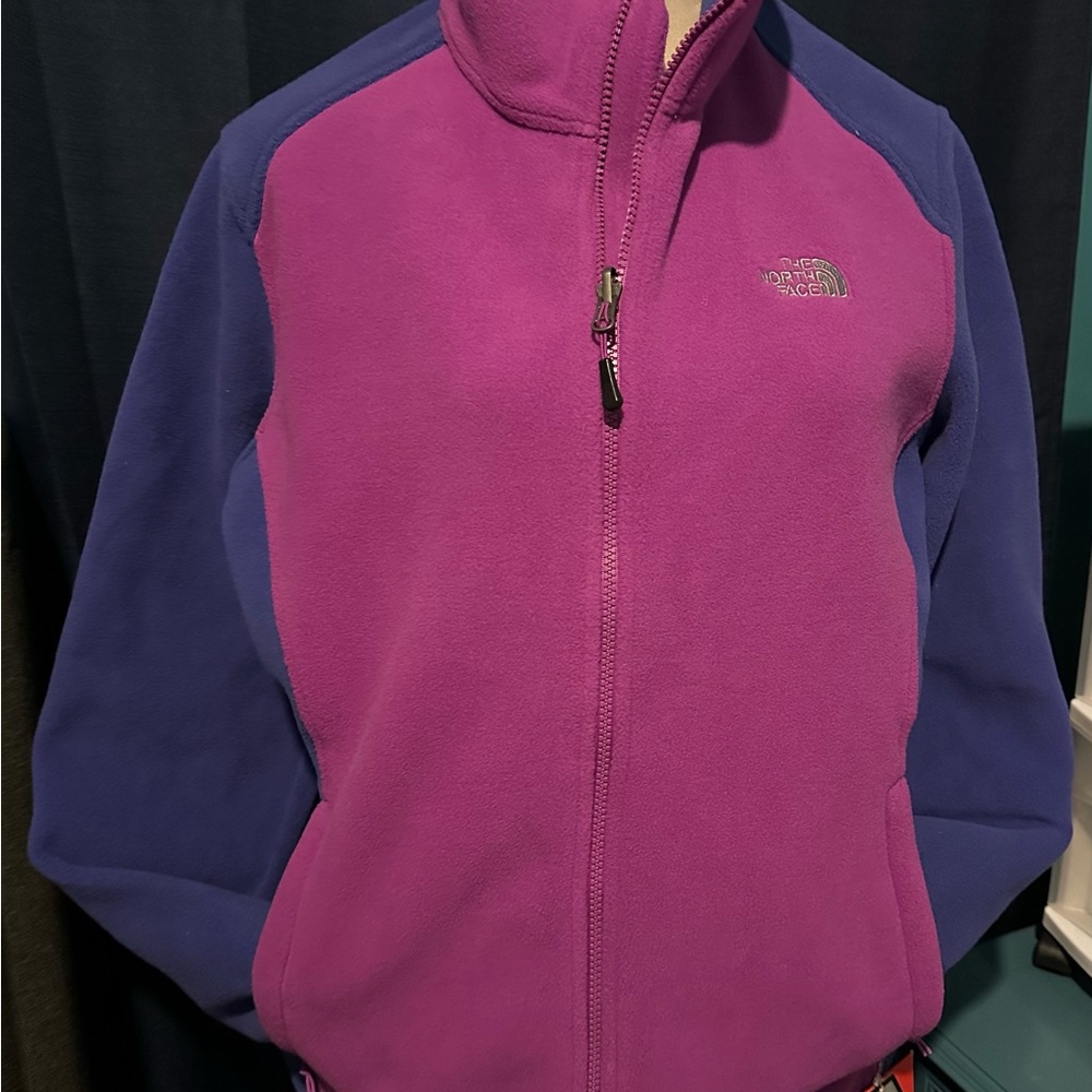 NWT size XL Fleece The North Face zip-up jacket.